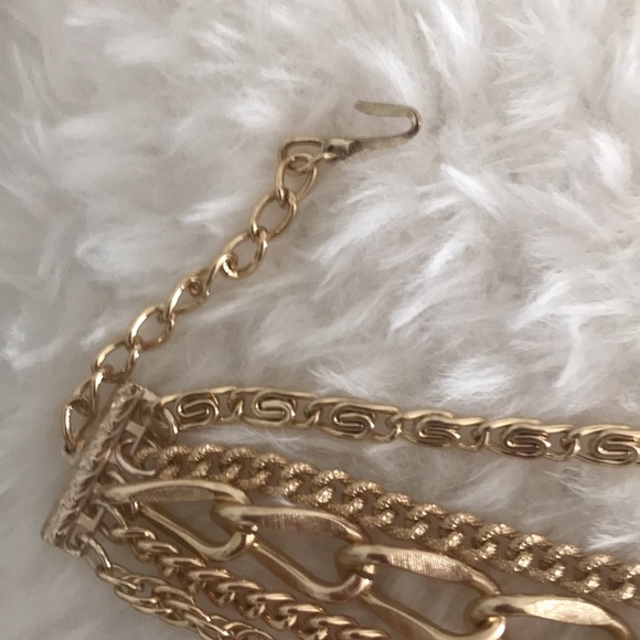 Beautiful Gold tone chunky chain necklace. - Picture 5 of 6